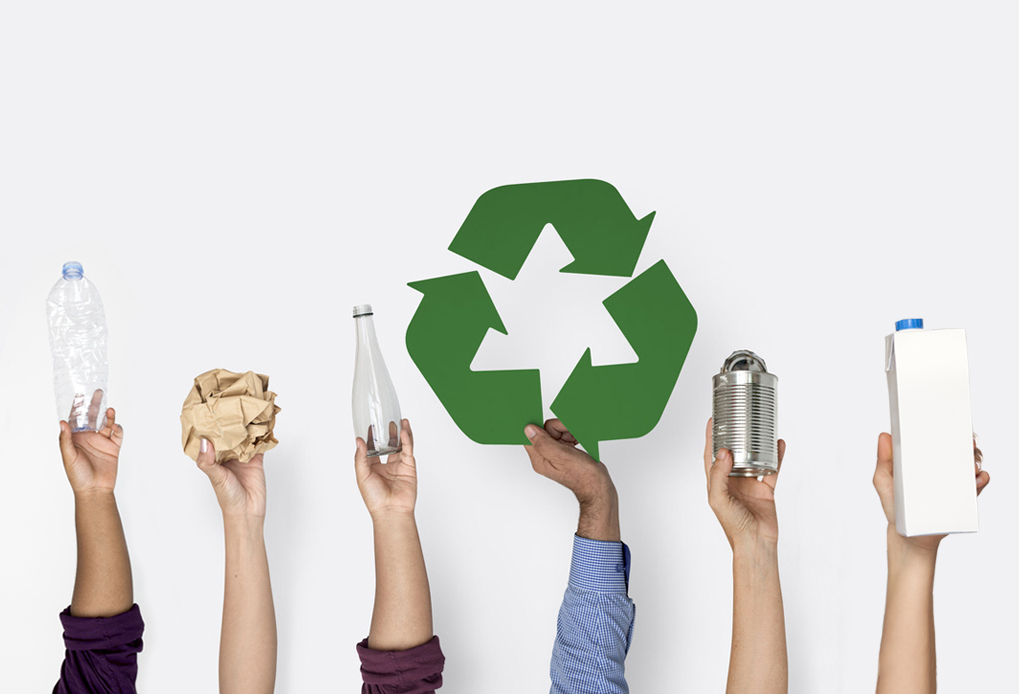 https://recyclingpartnership.org/wp-content/uploads/2019/04/recycling-hands-small.jpg